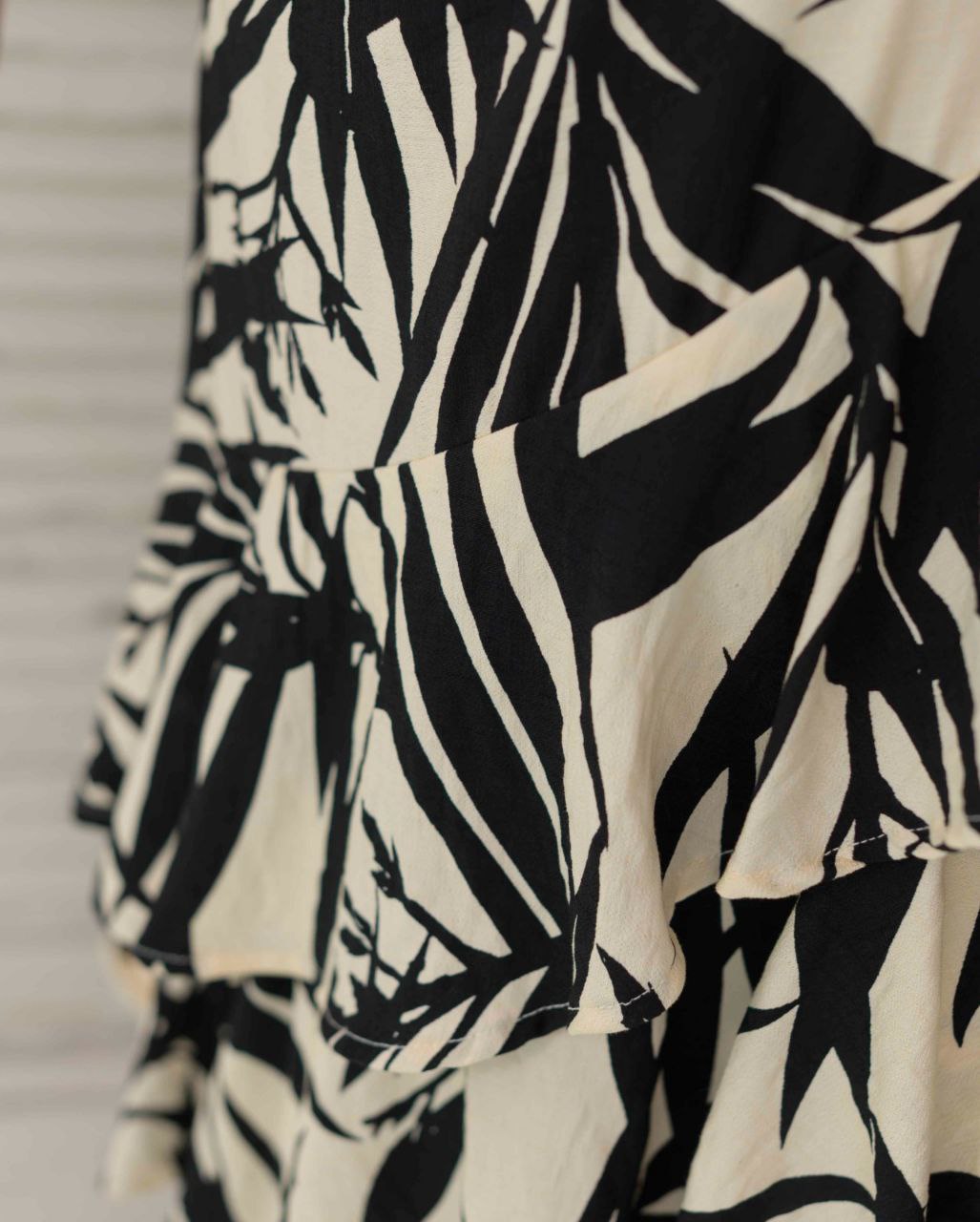 Falda Karen hojas Negras